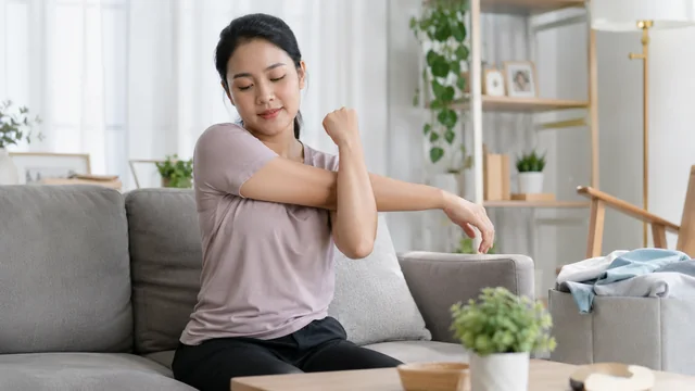 Lengan pegal setelah aktivitas rumah dan peregangan ringan