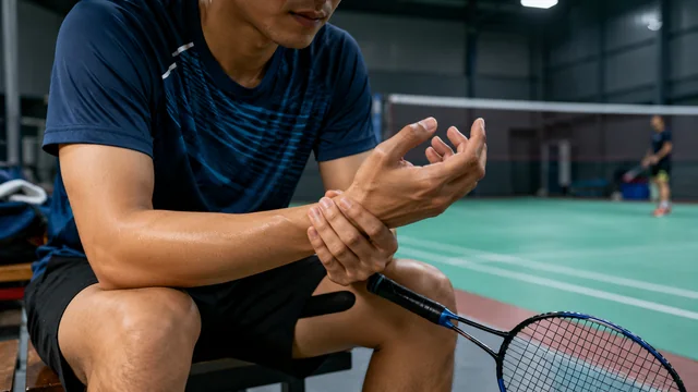 Pergelangan tangan pemain badminton setelah bermain